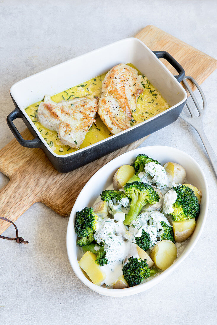 Hähnchenbrust mit Kartoffel-Broccoligemüse