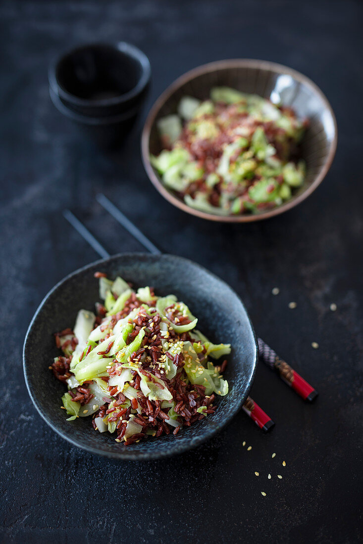Cabbage with ginger, sesame oil and red Thai rice (vegan)