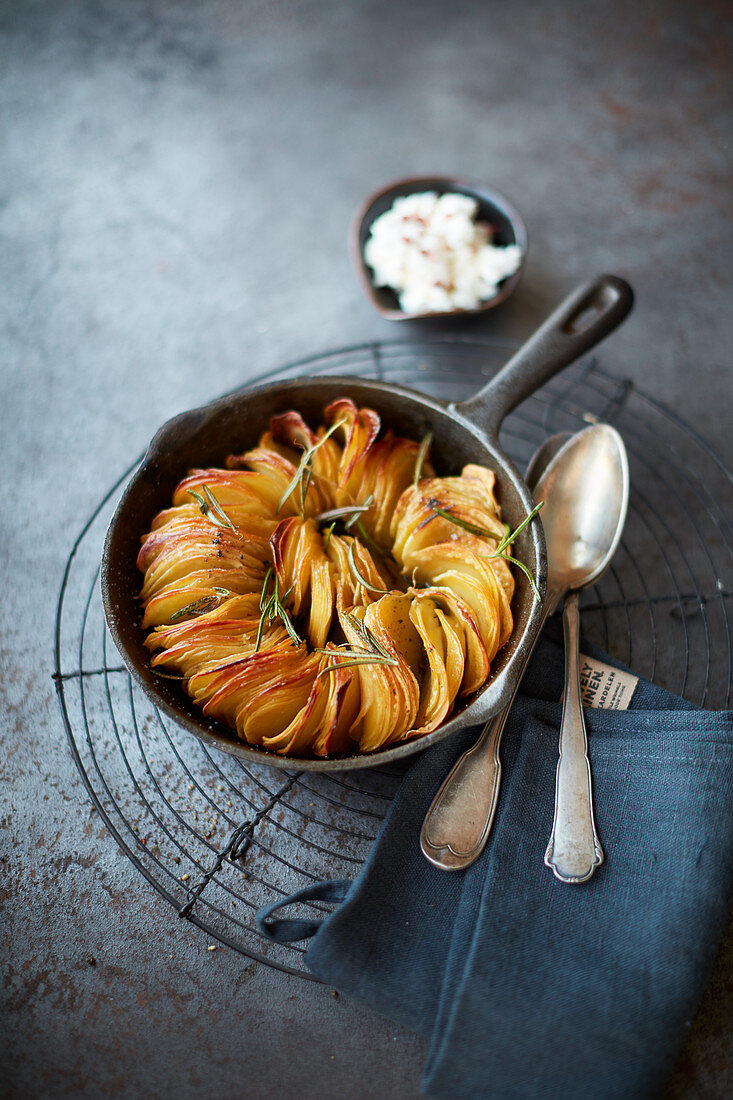 Fächerkartoffeln mit Rosmarin