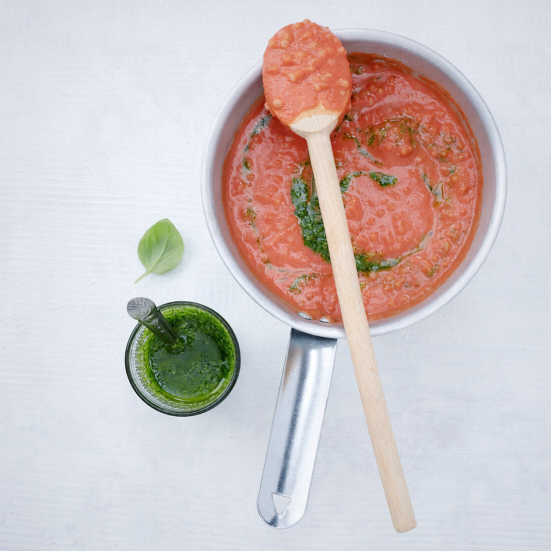 Tomato and barley soup with pesto