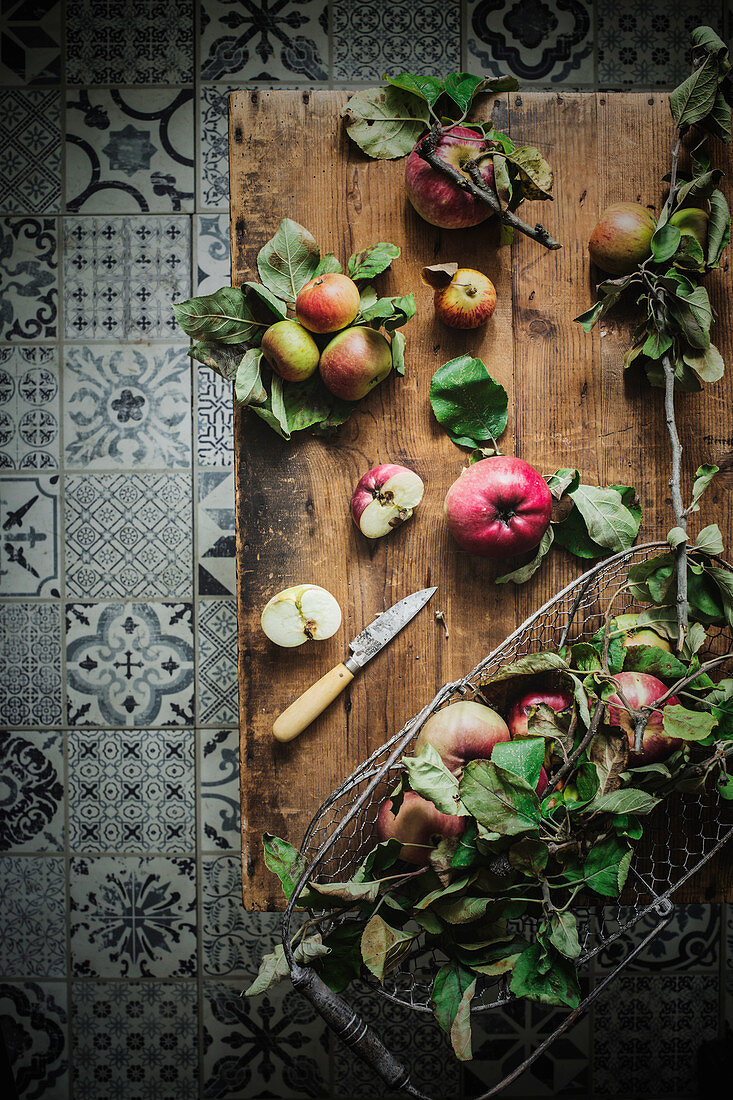Apples and knife on plate
