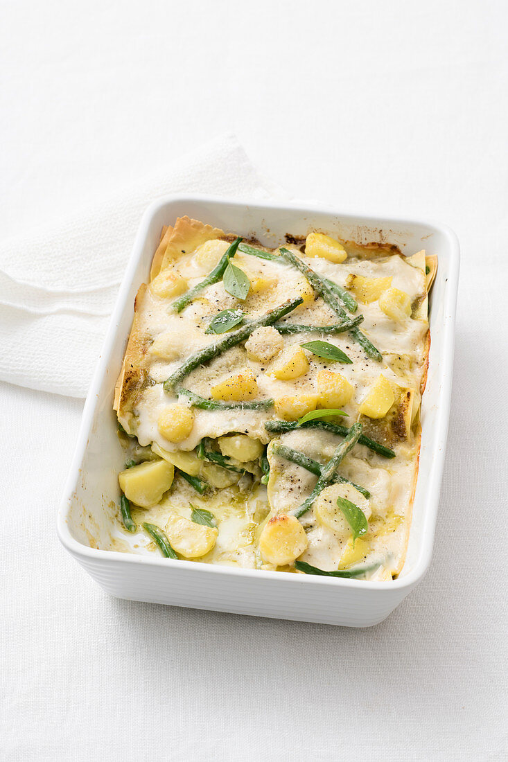 Lasagne mit Basilikumpesto, Kartoffeln und grünen Bohnen