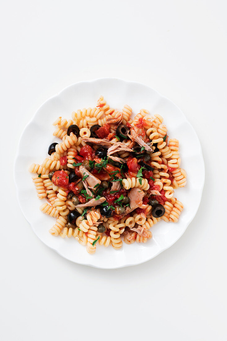 Fusilli puttanesca mit Thunfisch