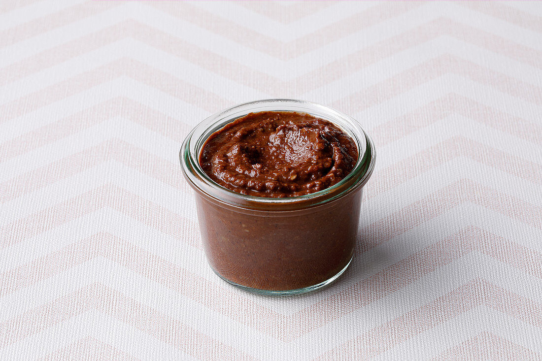 Banana and chocolate spread for little children (from 10 months)