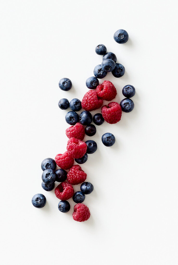 Fresh Blueberries and Raspberries (Close Up)
