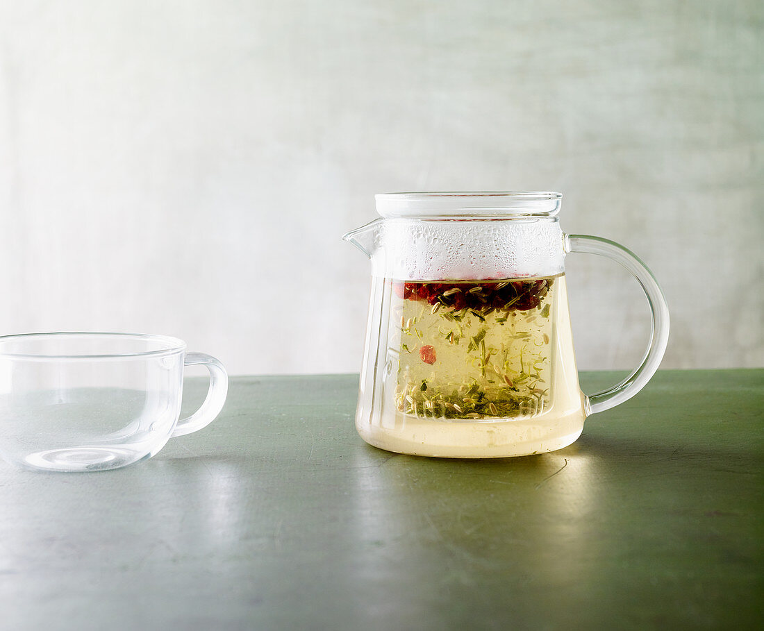 Green tea with fennel and barberries