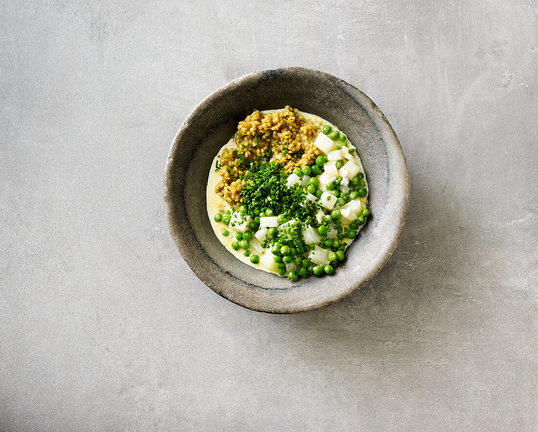 Buckwheat risotto with pea and kohlrabi cream