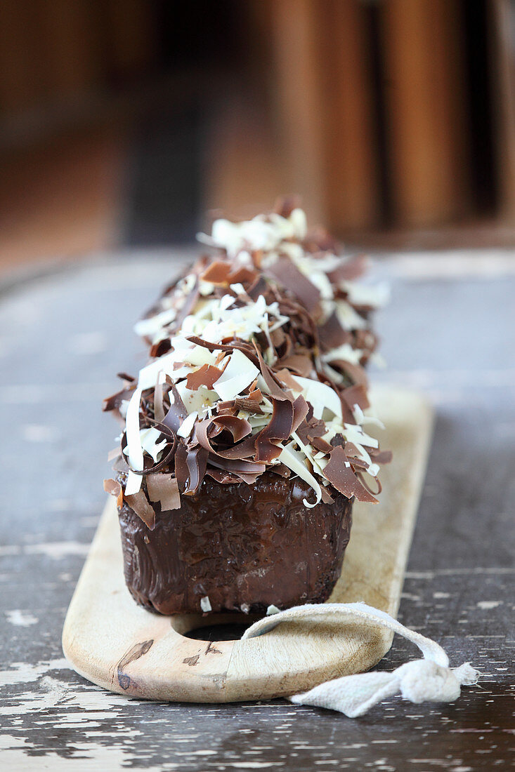 Yellow beetroot cake with chocolate flakes