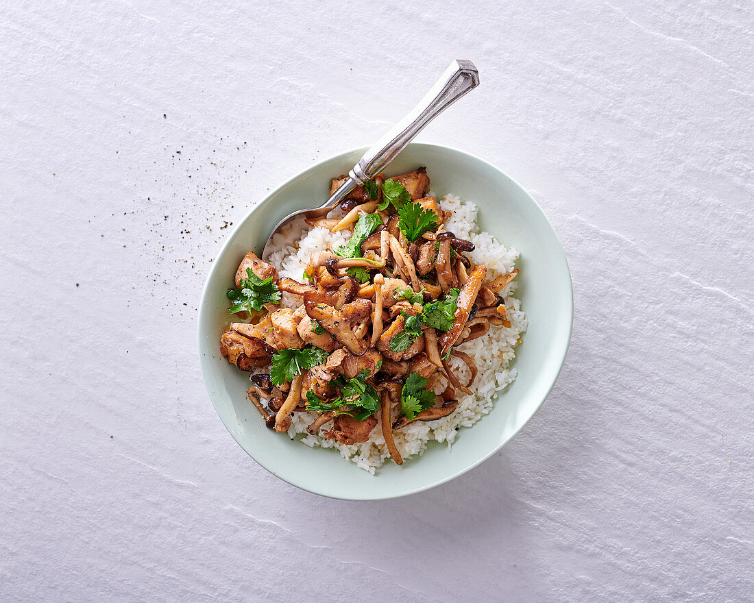 Asian-style chicken and exotic mushrooms with rice