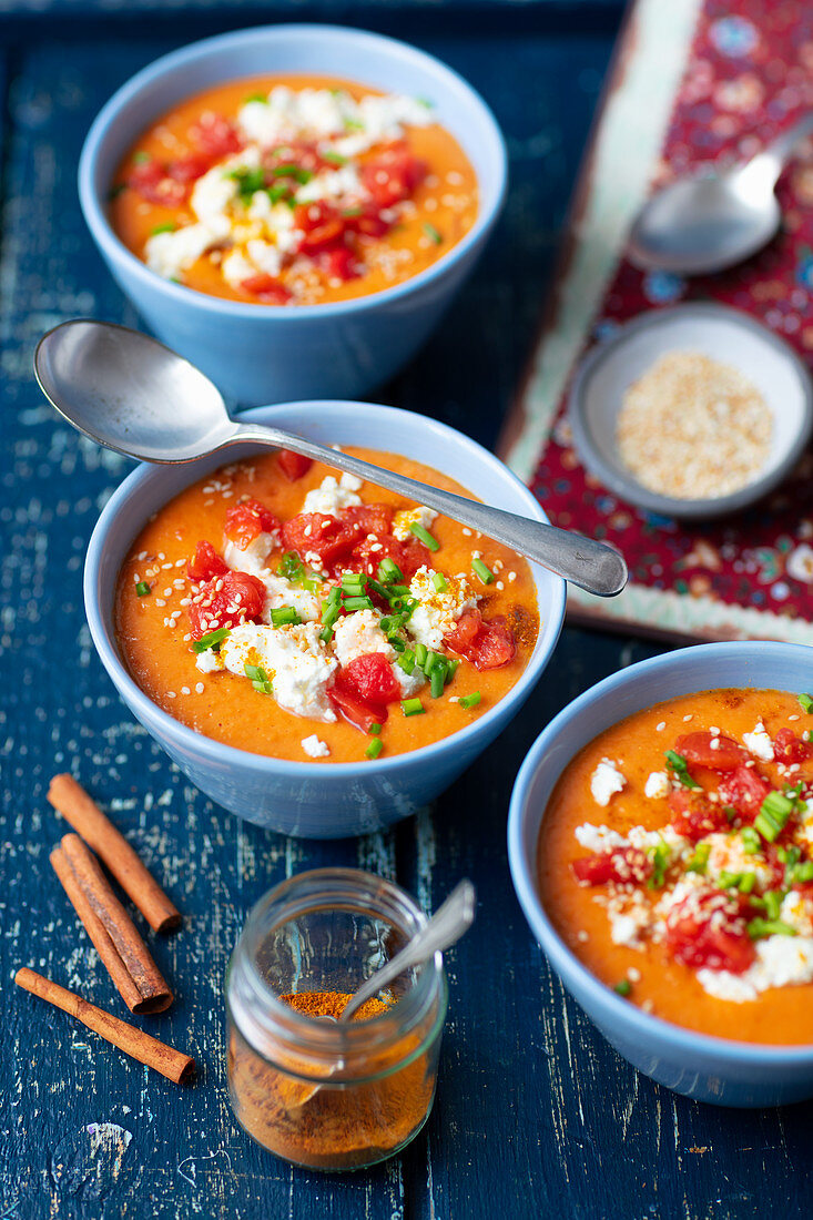 Linsen-Tomaten-Cremesuppe mit Zimt