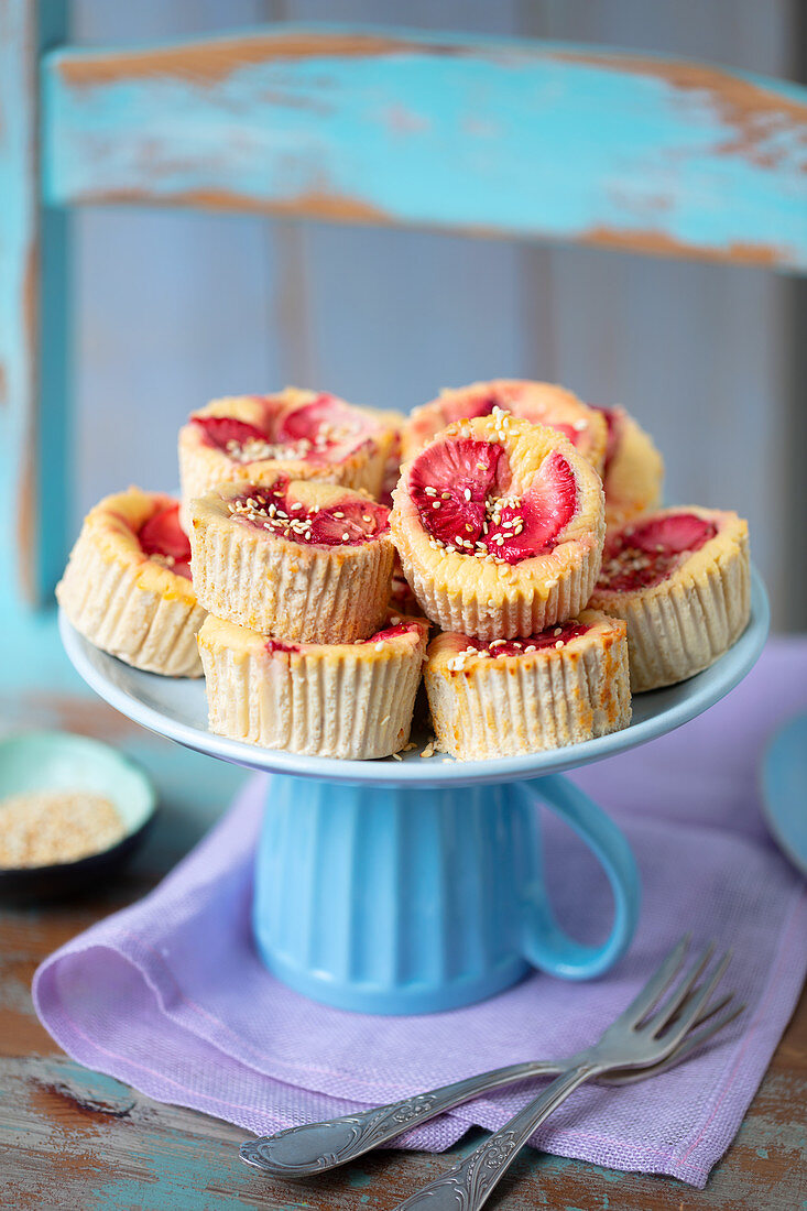 Cream cheese mini fit cheesecakes with strawberries