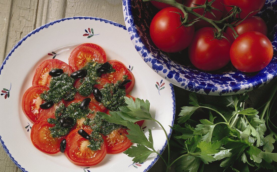 Tomato salad with parsley pesto