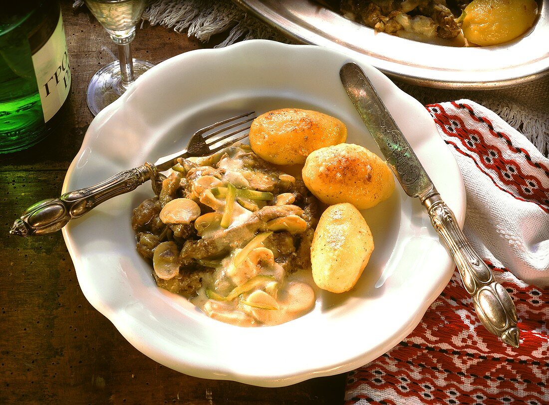 Boeuf Stroganoff mit Schwenkkartoffeln