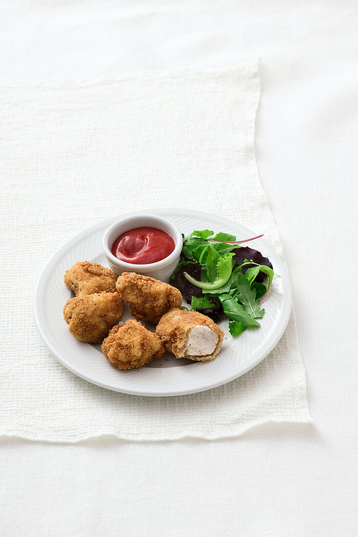 Hähnchennuggets mit Ketchup