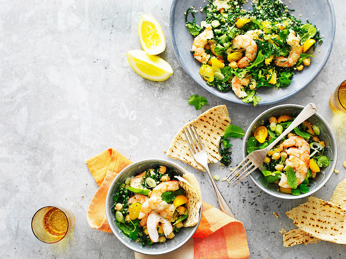 Taboule mit Garnelen, Schwarzkohl und Kichererbsen