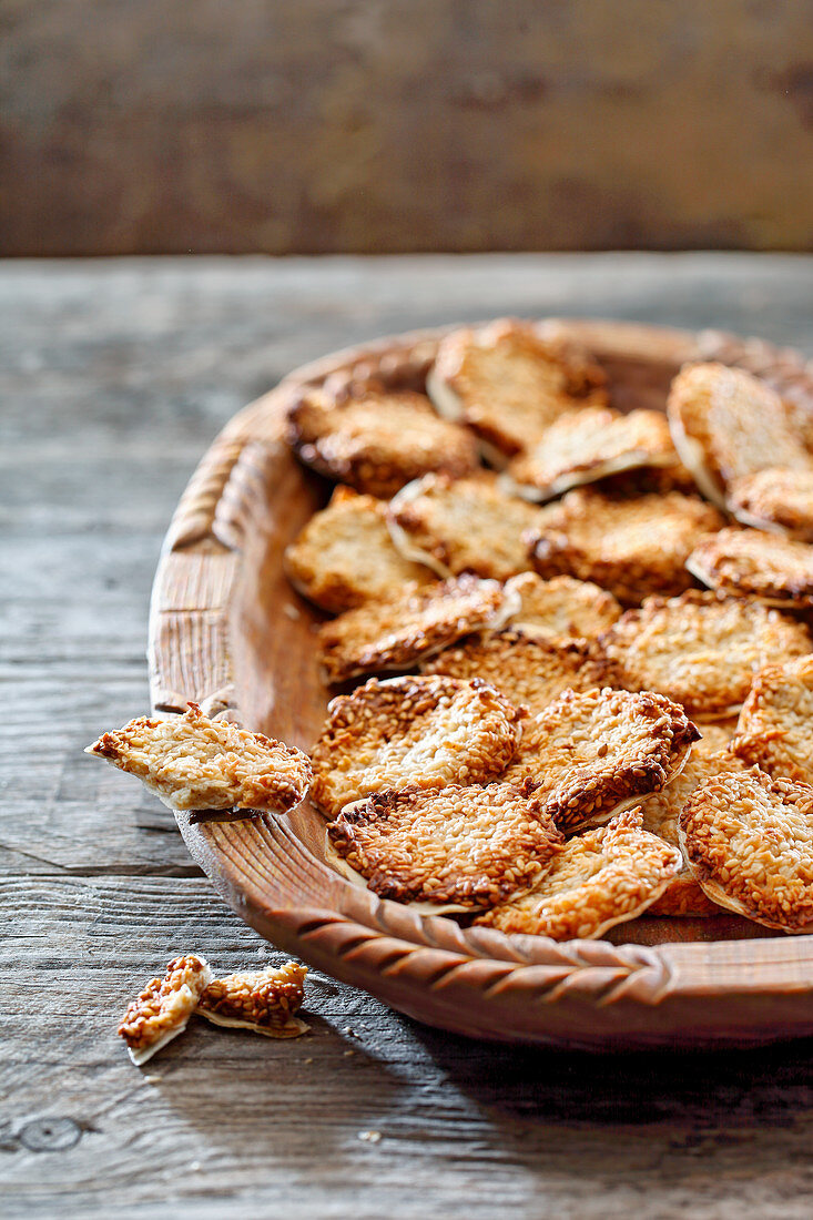 Sesame biscuits in a wooden bowl