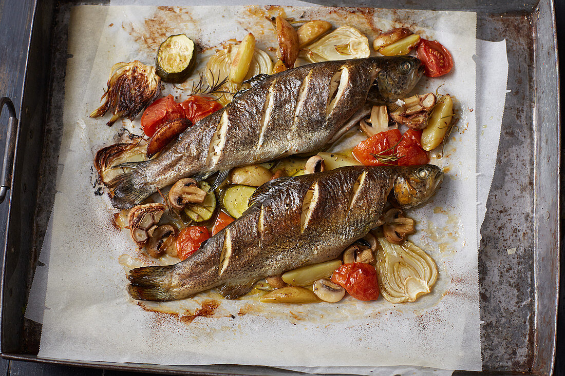 Oven-roasted trout with colourful vegetables