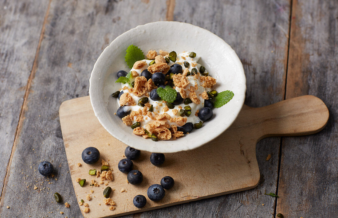 Quark and blueberries with pistachio nuts