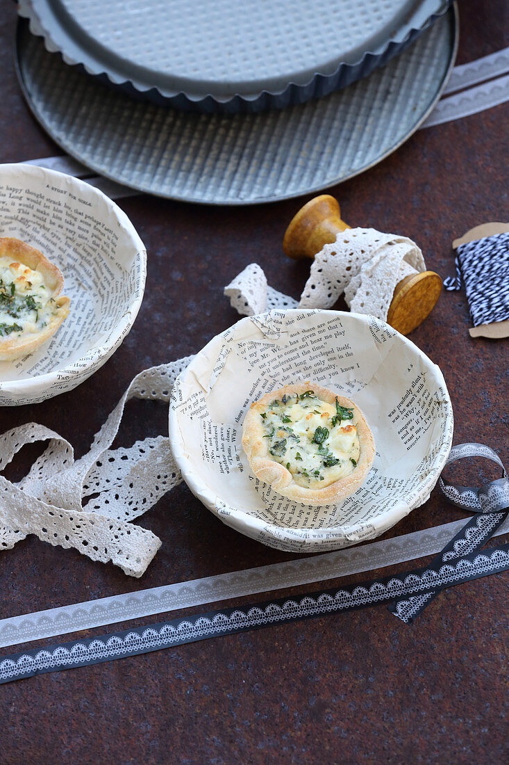 Small cheese quark quiches with herbs