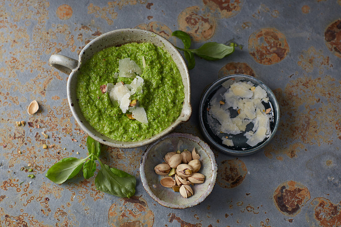 Peas and pistachio pesto