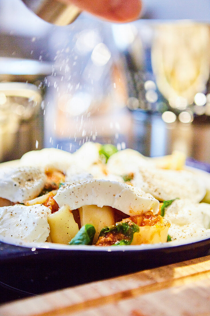 Hackfleisch-Nudelauflauf mit Büffelmozzarella