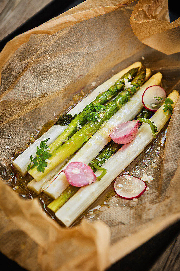 Asparagus with radishes cooked in parchment paper