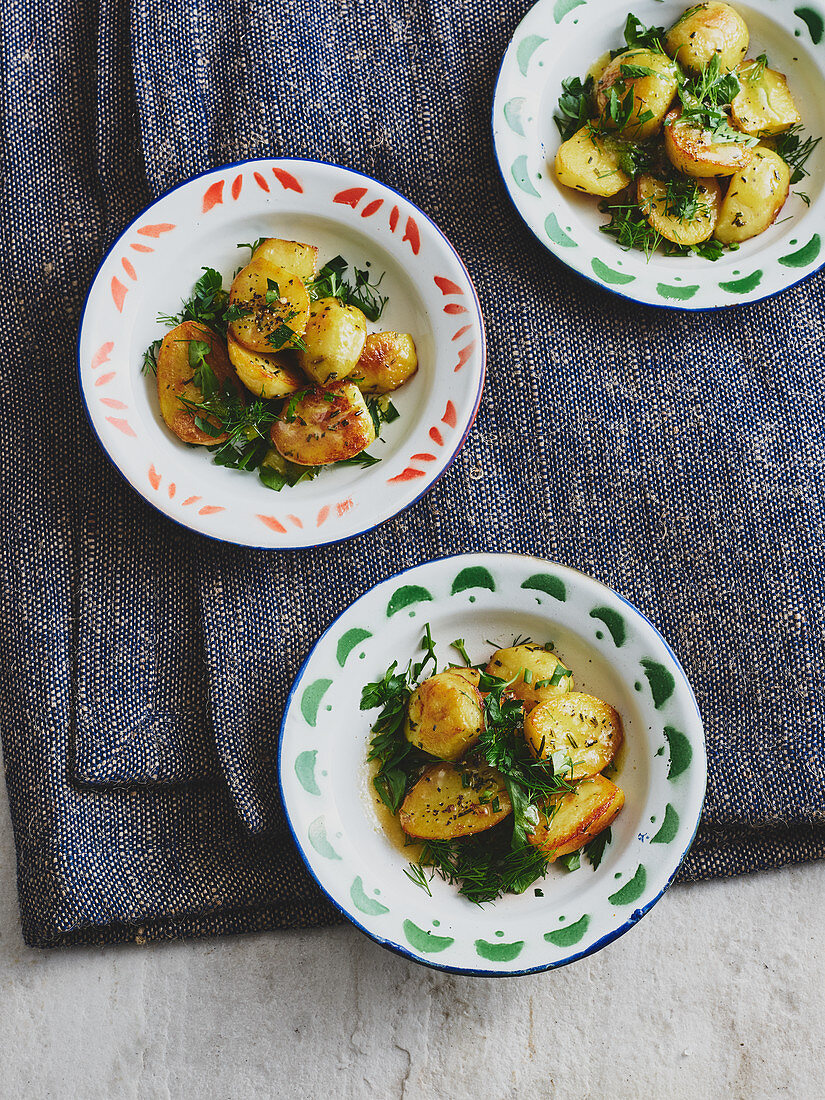 Warm potato salad with herbs