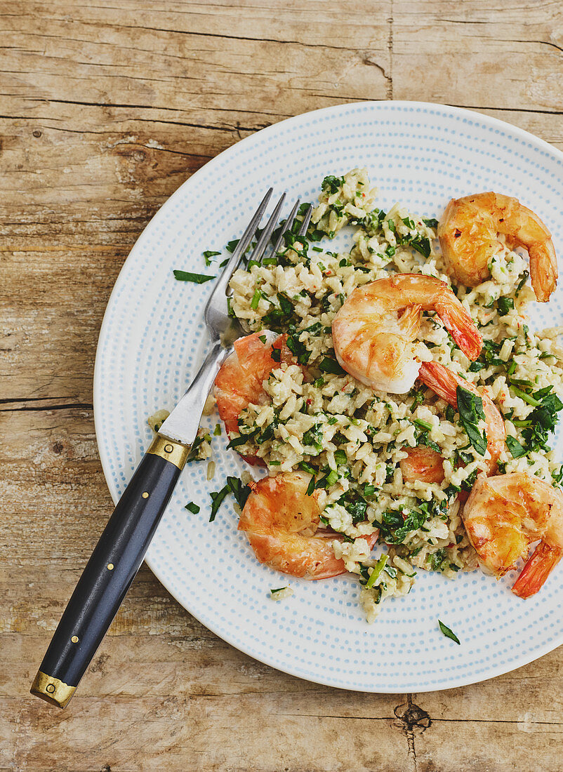 Herb rice with sour cream and prawns