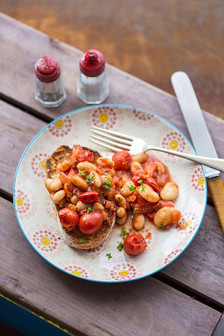 Soda bread with baked chilli beans