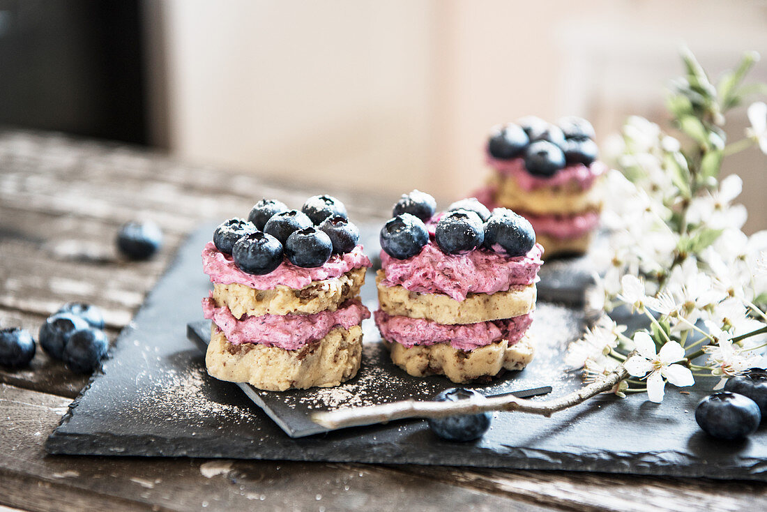 Vegane Blaubeertörtchen (Raw Baking)