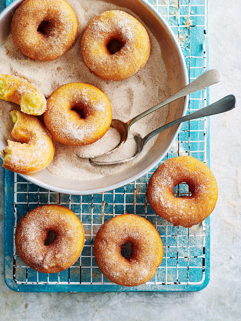 Glutenfreie Donuts mit Zimtzucker