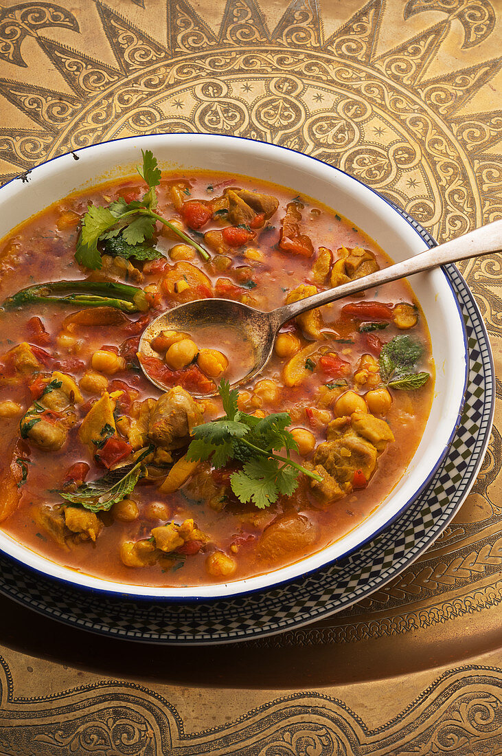 Marokkanische Hähnchen-Kichererbsen-Suppe