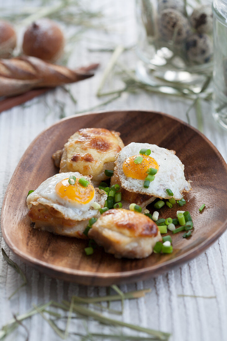 Gratinated pork tenderloin with fried quail eggs