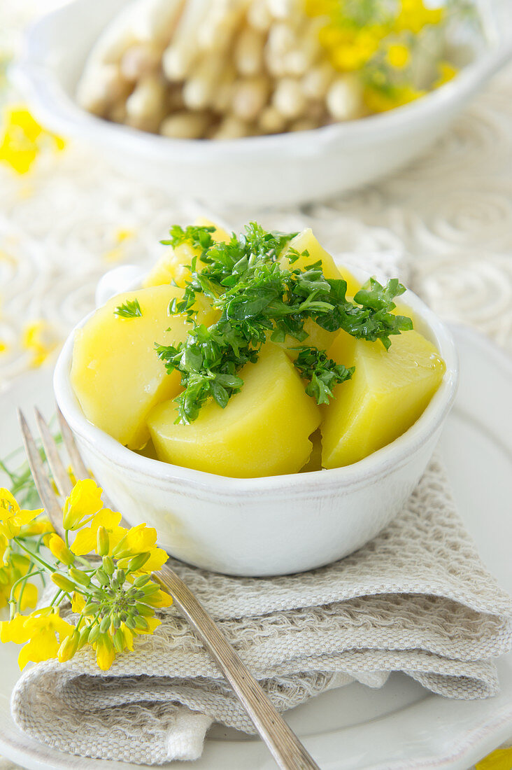 Parsley potatoes with rape seed oil