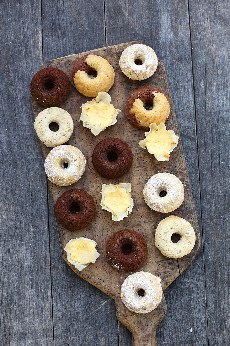 Mini gugelhupfs on a wooden cutting board