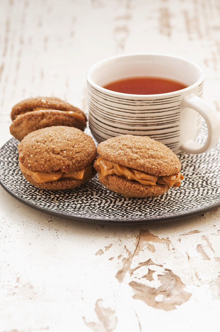 Spiced biscuits with caramel filling