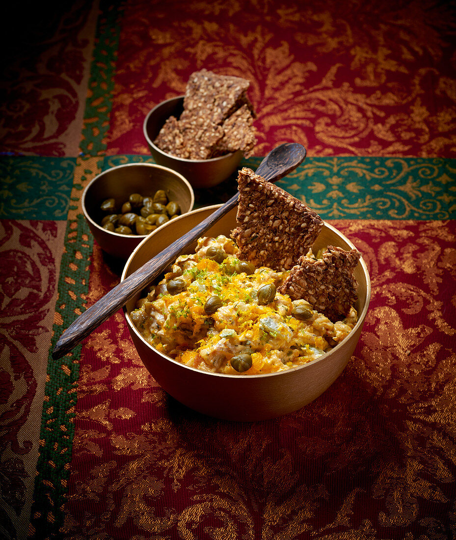 Smoked salmon rillette with capers and wholemeal bread