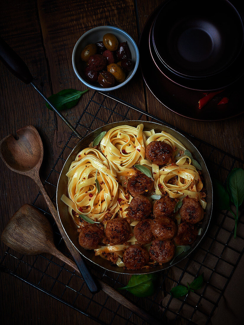 Meatballs with tagliatelle and olives