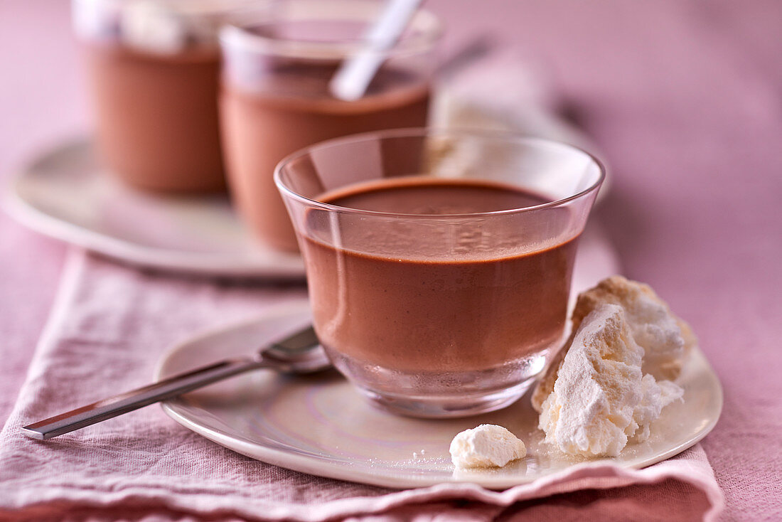 Chocolate cream with meringue
