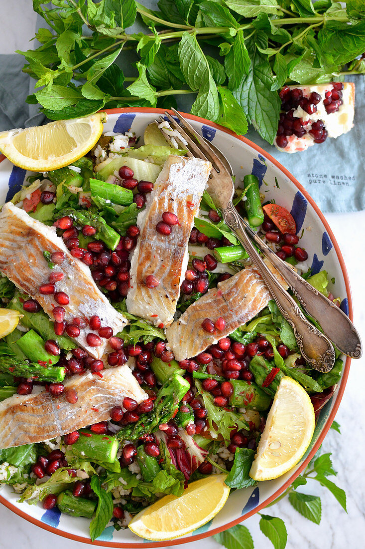 Salad with pomegranate and fish