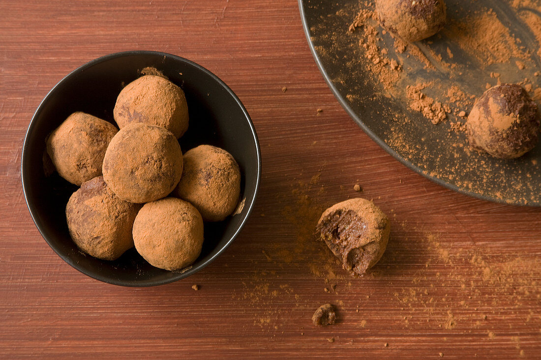 Raw chocolate truffles