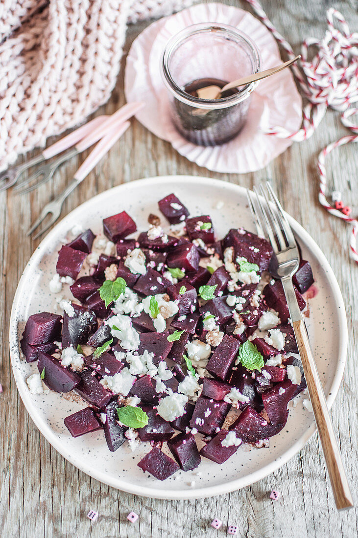 Rote-Bete-Salat mit Feta und frischer Minze