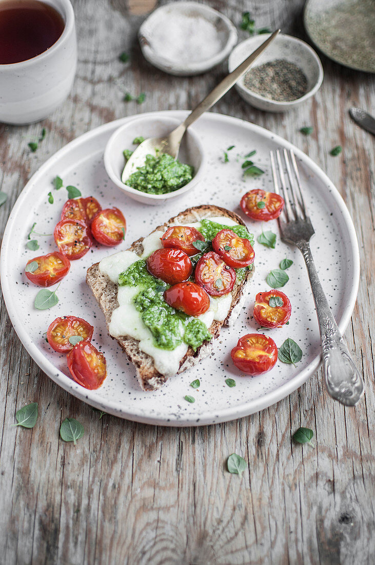 Mozzarella toast with basil pesto and roasted cherry tomatoes