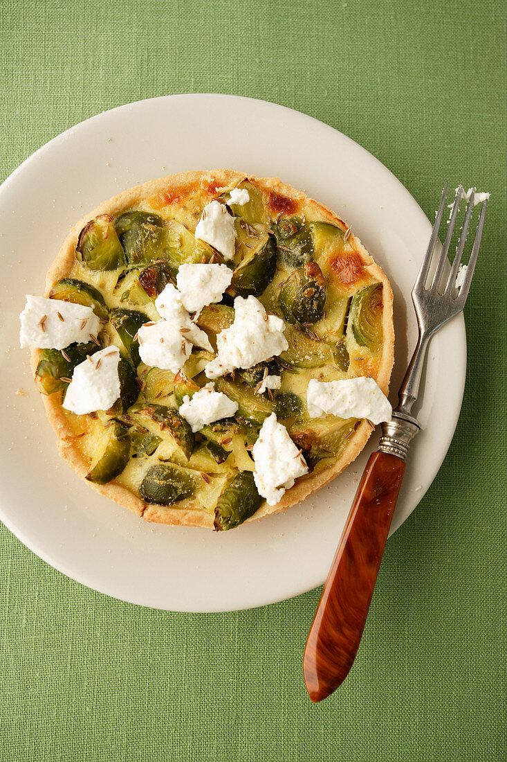 Brussels sprouts tart with feta cheese