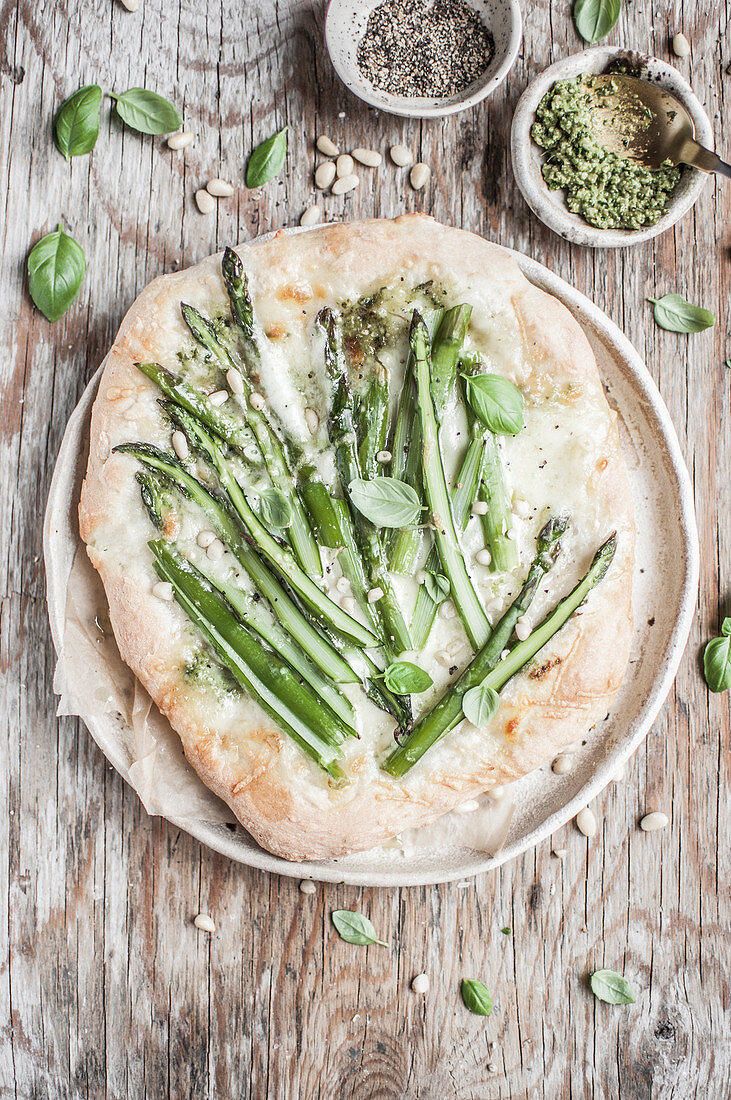 Pizza with pesto, cheese and asparagus