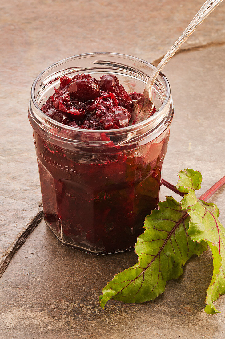 Rote-Bete-Cranberry-Relish im Glas