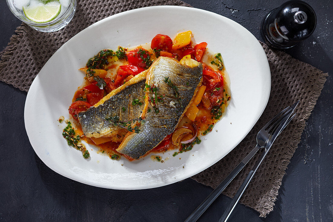 Loup de Mer mit Peperonata (Italien)