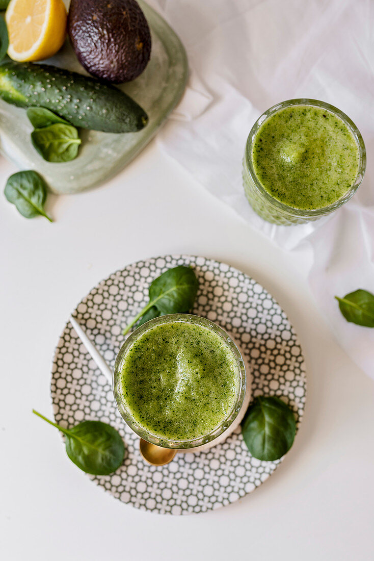 Healthy green smoothie - spinach, avocado and kiwi apple with lemon juice