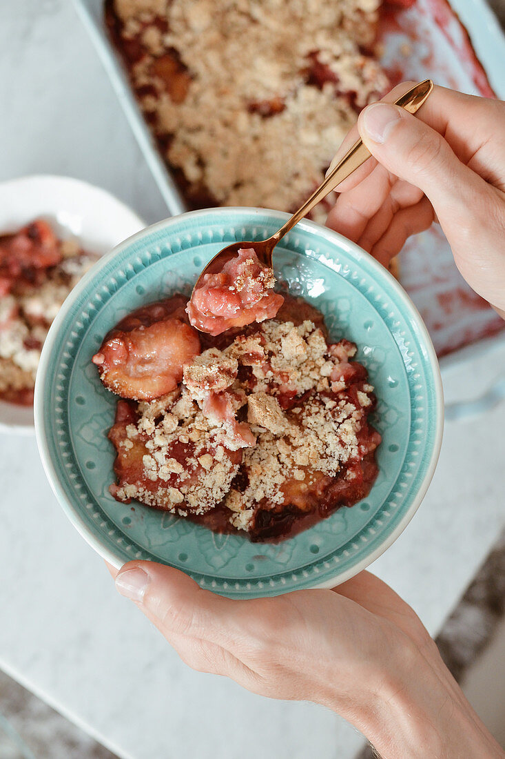 Baked plums under crumble