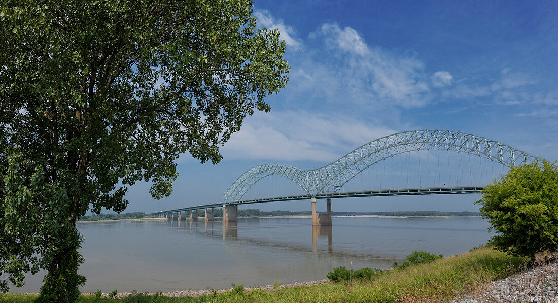 Hernando de Soto Bridge, USA